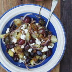 Młode ziemniaki, marynowane winogrona i oliwki. Sezonowo od A do M